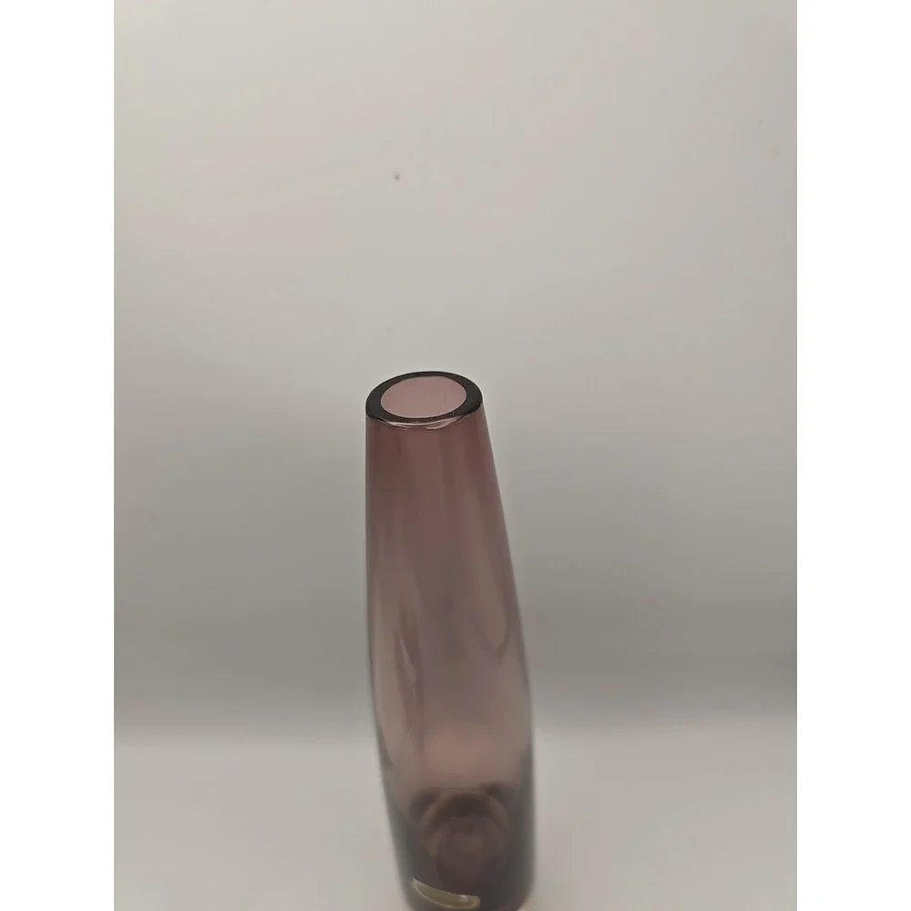 Beautiful Vintage Mid Century Peno Dwinger Amethyst Glass Bud Vase